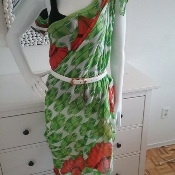 Green and White Beach Wrap - Picture 3 of 10